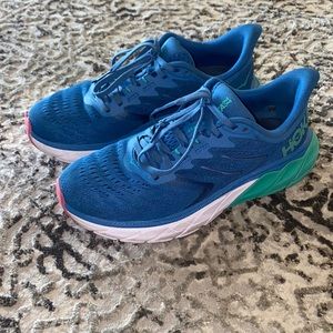 Hoka Arahi 5